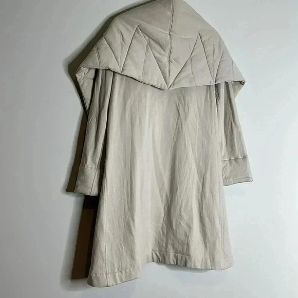 Quilted Cream Open Coat - Picture 10 of 10